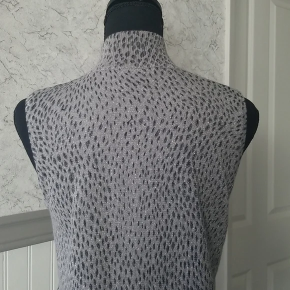 Lightweight sleeveless metalic small turtleneck by Style Co - Picture 5 of 5
